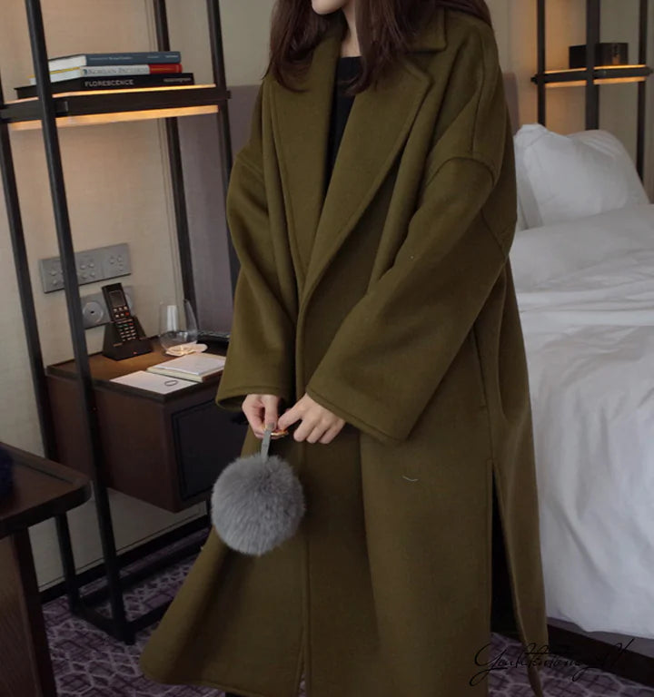 Women's Woolen Overcoat in Wool Blend Fabric